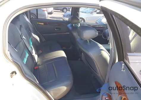 2001 Lincoln Town Car Executive from USA, damaged, VIN 1LNHM81W41Y655754